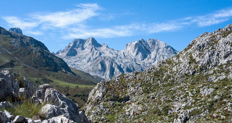 Haz senderismo por los Picos de Europa - Exodus Adventure Travels 3