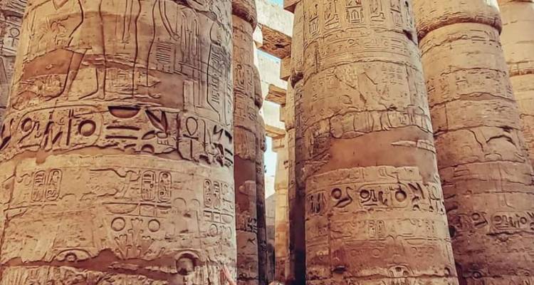 Majestuoso Egipto Crucero de ida y vuelta por el Nilo y las Pirámides - 10 Días - Holiday In 3