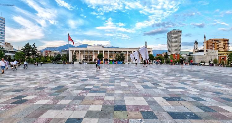 Escapada de fin de semana a Tirana: el centro neurálgico de los Balcanes Occidentales - Albania Explorer DMC 2