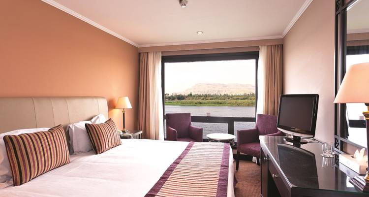 Gemütliches Hotelzimmer mit malerischer Aussicht.