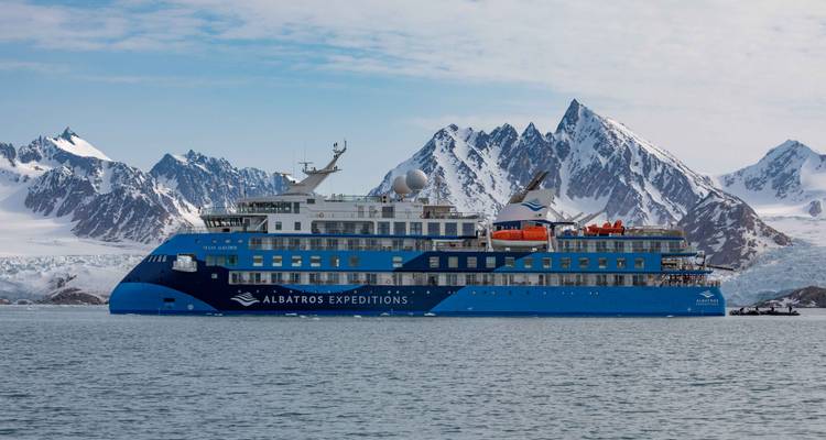 Îles Shetland du Sud et péninsule Antarctique avec options de restauration halal - Albatros Expeditions 1