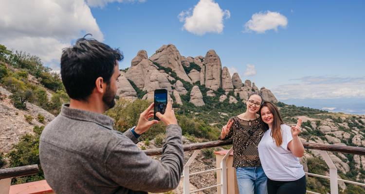 Montserrat, Gérone et Costa Brava en 2 jours depuis Barcelone - WORLD EXPERIENCE 1