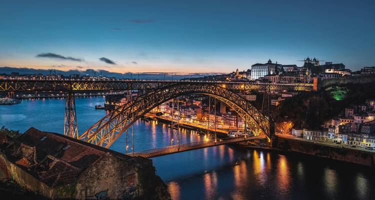 Porto, Nazaré et Óbidos en 2 jours depuis Lisbonne - WORLD EXPERIENCE 2