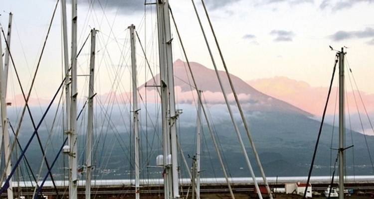 Crater lakes, floral splendor and world cultural heritage (driver and excursions) - DERTOUR 1