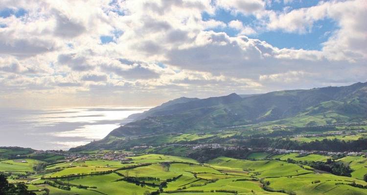 Crater lakes, floral splendor and world cultural heritage (driver and excursions) - DERTOUR 7