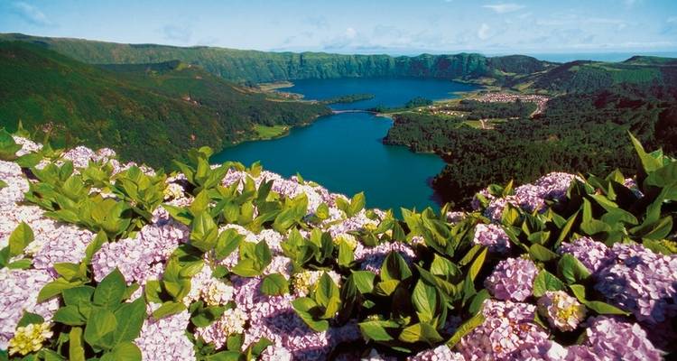 Crater lakes, floral splendor and world cultural heritage (driver and excursions) - DERTOUR 10