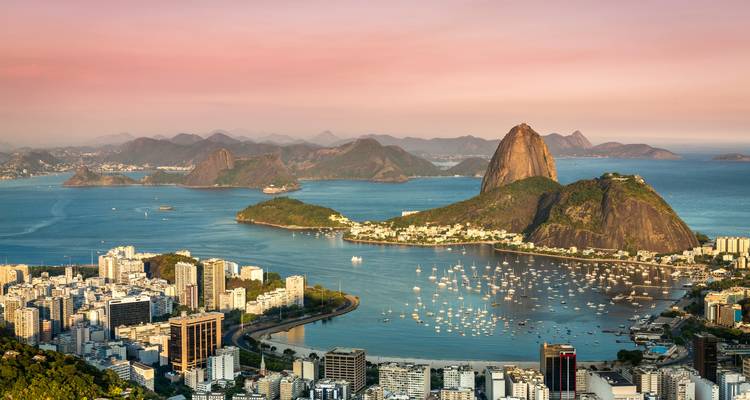 Vue aérienne de Rio de Janeiro avec le Pain de Sucre.