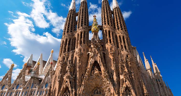 Zicht op de Sagrada Familia in Barcelona.