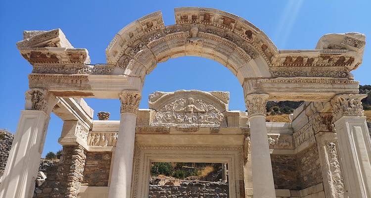 Arc du Temple d'Hadrien, un site historique à Éphèse.