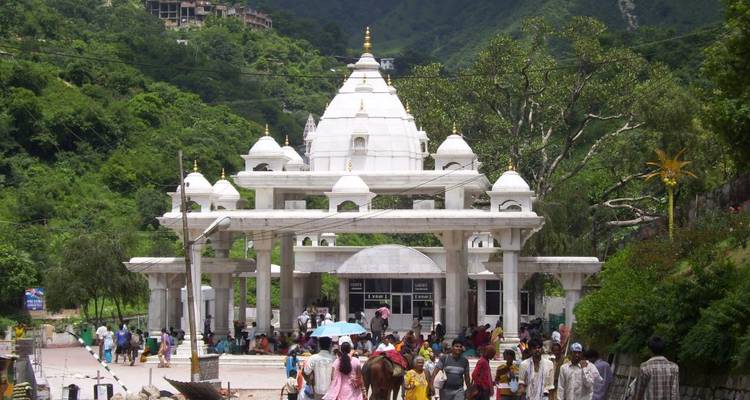Private 3‑Days Vaishno Devi Pilgrimage Tour: VIP Darshan by Helicopter - SafeHands Travels 3
