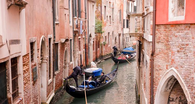 European Discovery (Winter, Start Amsterdam, Age 27-35) - Contiki 5