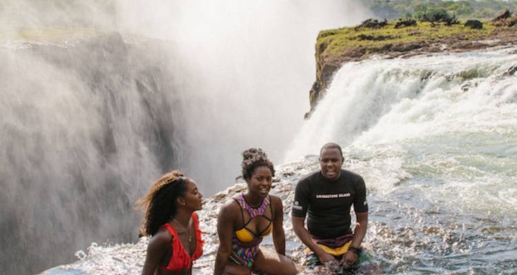 L'expérience passionnante de la piscine du diable et la promenade dans la nature sur l'île de Livingstone en Zambie - Lochinvar Safaris 3