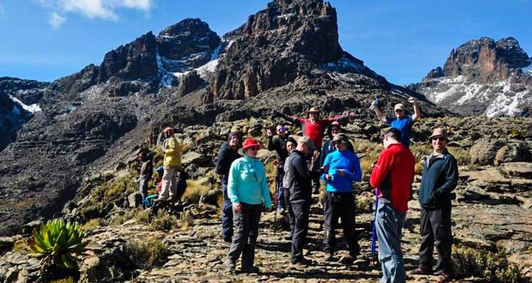 Trek autour du Mont Kenya en empruntant les itinéraires de Sirimon Chogoria - 5 jours - Pure African Expeditions 3