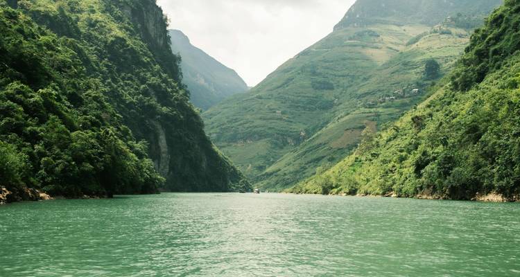 Ha Giang Loop Small Group Motorbike Adventure from Hanoi - Découvrez les destinations incontournables - Up Travel Vietnam 9