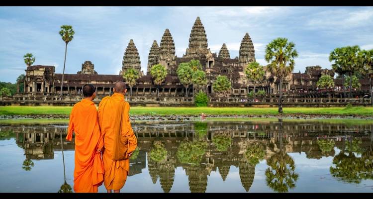 Mönche vor Angkor Wat