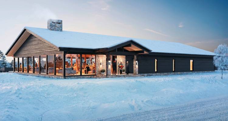 Moderne Lodge in einer verschneiten Landschaft mit Menschen, die durch Glasfenster sichtbar sind.