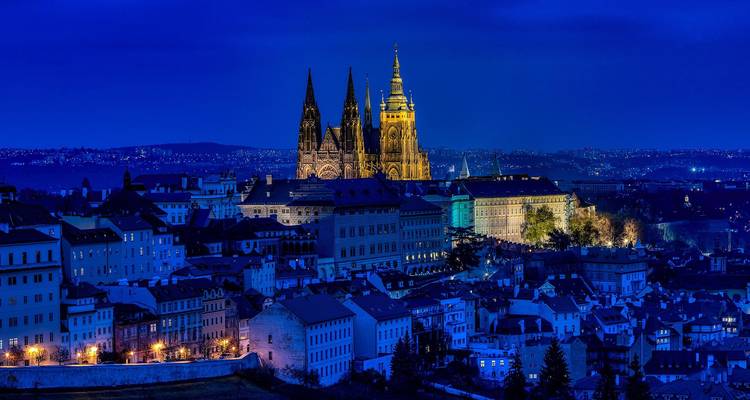 6 jours à Prague : Les curiosités de la ville, les sensations du saut en parachute et la magie médiévale - STM Tours LLC 5