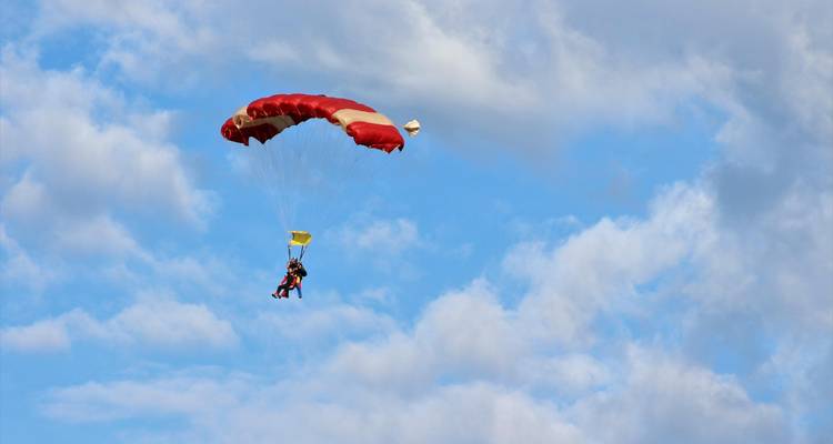 6 jours à Prague : Les curiosités de la ville, les sensations du saut en parachute et la magie médiévale - STM Tours LLC 2