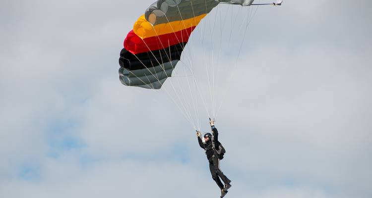 6 jours à Prague : Les curiosités de la ville, les sensations du saut en parachute et la magie médiévale - STM Tours LLC 3