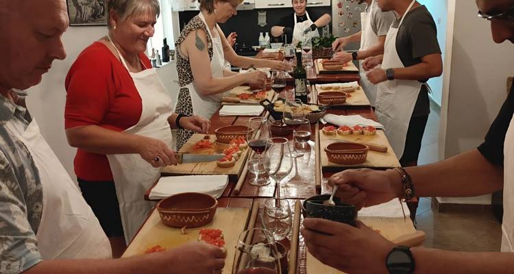 Cours de cuisine traditionnelle à Tirana - Go as Local  7