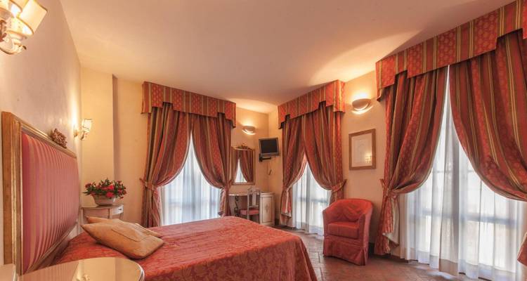 Timeless Tuscany: A Tuscan Villa Experience - Omega Tours 4