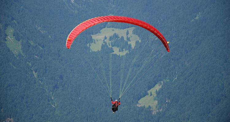 5 jours de visite libre à Interlaken : Pics, lacs et sensations en parapente - STM Tours LLC 5