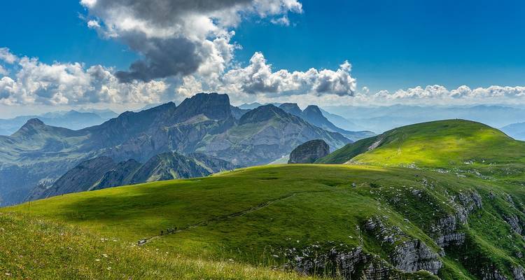 5 jours de visite libre à Interlaken : Pics, lacs et sensations en parapente - STM Tours LLC 2