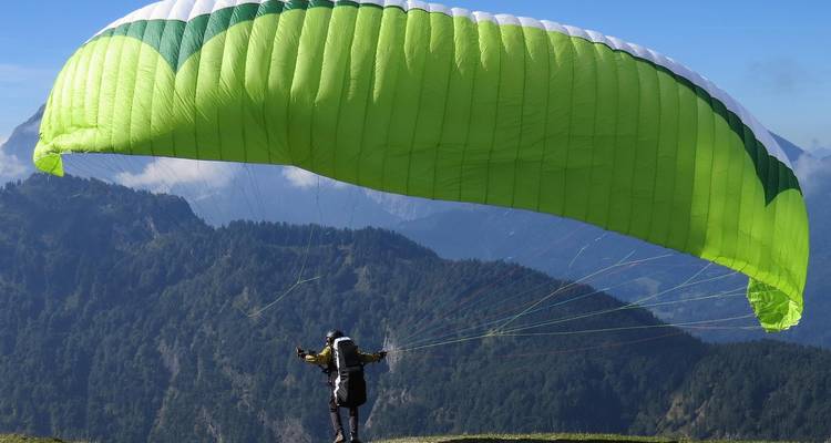 5 jours de visite libre à Interlaken : Pics, lacs et sensations en parapente - STM Tours LLC 3