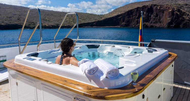 Natural Paradise Galapagos Yacht - itinéraire de 5 jours - Royal Galapagos 2