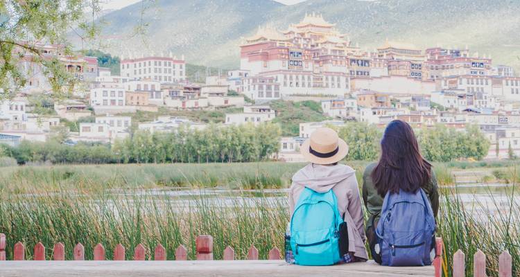 Voyage terrestre de 8 jours au Tibet, de Lhassa au camp de base de l'Everest - Alpine Luxury Treks Pvt Ltd 1
