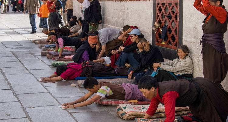 Voyage terrestre de 8 jours au Tibet, de Lhassa au camp de base de l'Everest - Alpine Luxury Treks Pvt Ltd 4