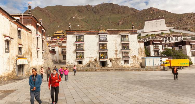 Voyage terrestre de 8 jours au Tibet, de Lhassa au camp de base de l'Everest - Alpine Luxury Treks Pvt Ltd 9