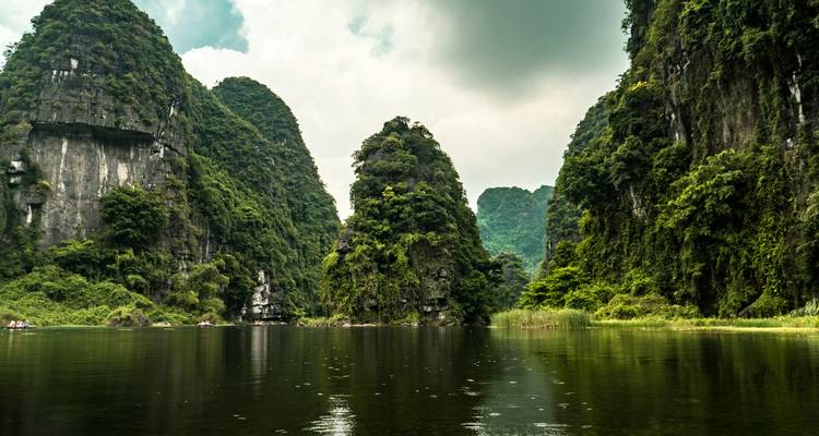 Ninh Binh - Hoa Lu - Trang An complex Day tour - Wonderscape Travel 5