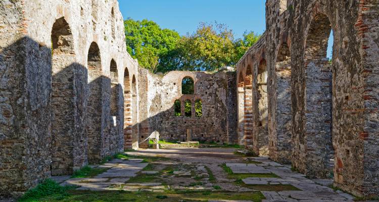 Ruiniertes Gebäude im Archäologischen Park Butrint