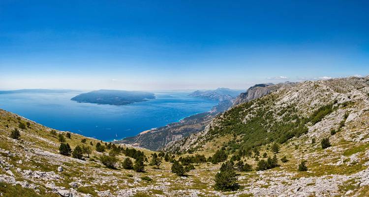 Distant view of the coastline and islands from a mountain.