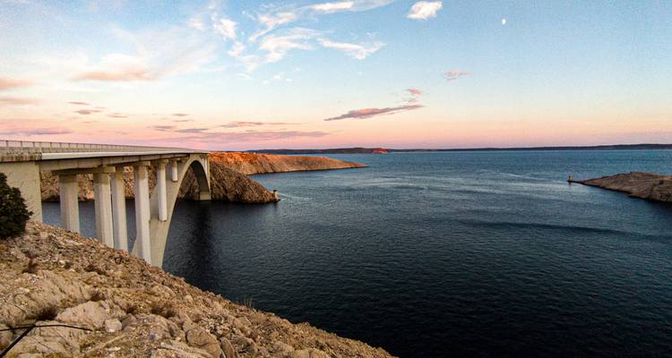 Sunny Pag: Sea, salt and relaxation - Worldee 4