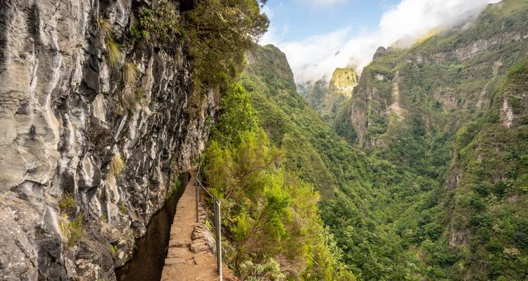 Exploring Island of Madeira - Worldee 4