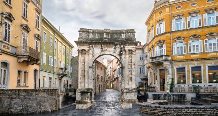 Pula: Beaches and Gladiators - Worldee 8