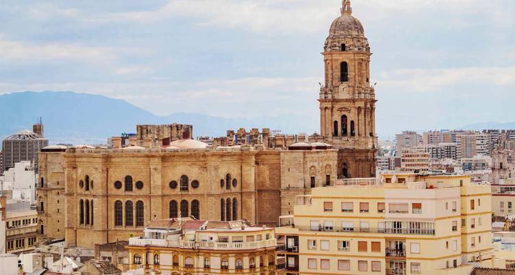 Sunny Vacation in Malaga - Worldee 8