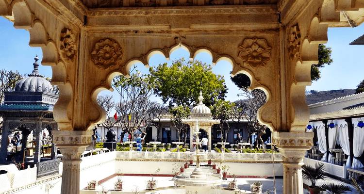 Heritage of India –by Maharaja Express & Himalayan Toy Train Tour - TTI TOURS 8