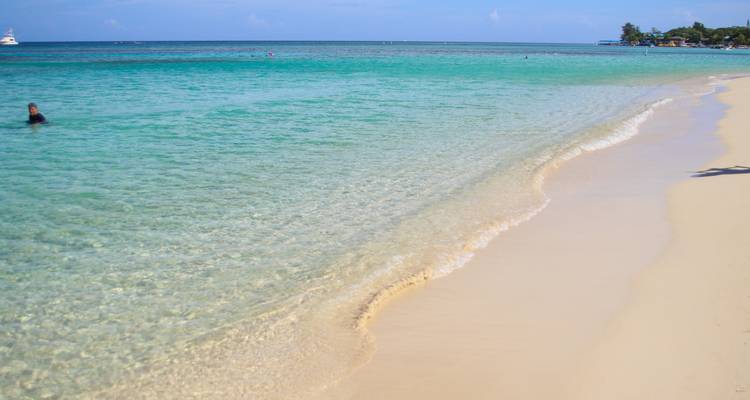 Honduras: San Pedro Sula, Copán , Lake Yogoa, Tela, Roatán - 11 days - Receptivo Aborigen Tours 2