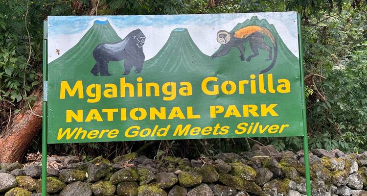 Panneau du Parc National des Gorilles de Mgahinga.