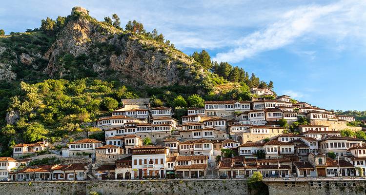 Architecture ottomane traditionnelle sur une colline, Berat, Albanie.