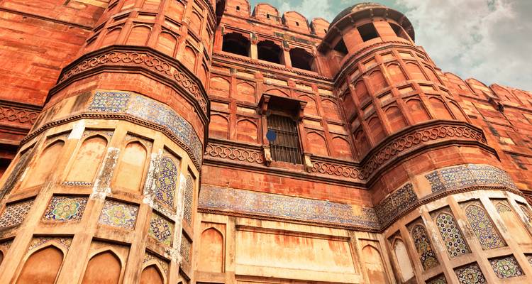 Nahaufnahme von komplexen architektonischen Details einer Festung.