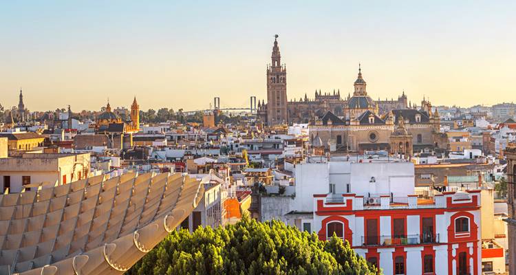 Skyline of Seville featuring the Giralda tower.