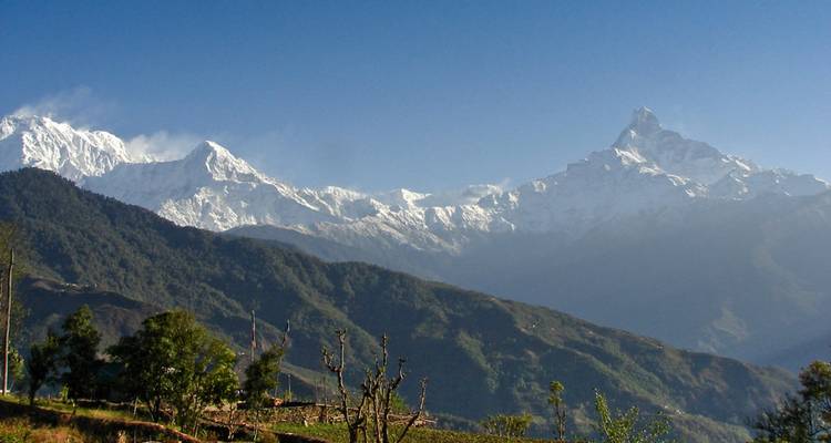Chaîne himalayenne contre un ciel dégagé