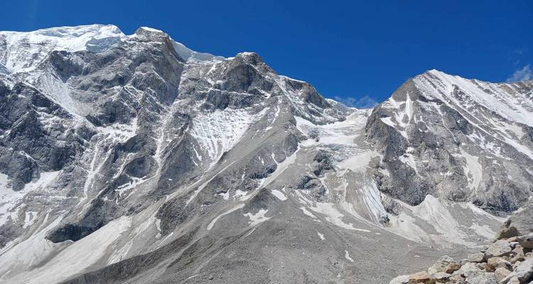 Mountain scenery with clear skies.