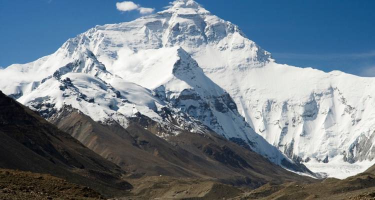 A breathtaking view of Everest under clear blue skies.