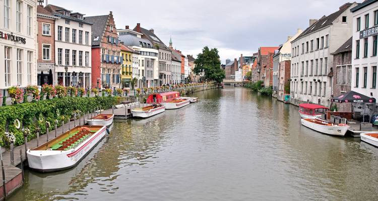 Picturesque canal with traditional buildings and boats.