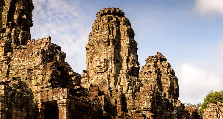 Nahaufnahme des ikonischen Steingesichts des Bayon-Tempels.